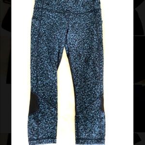 Lululemon crop yoga pants size 6